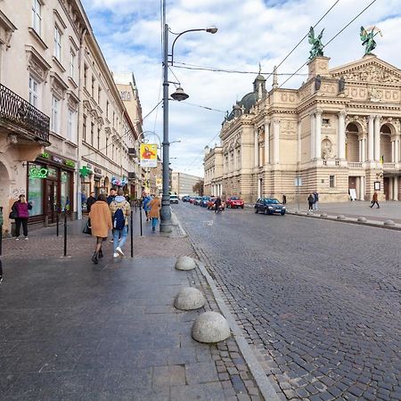 Apartment Near The Opera Theater Львов Экстерьер фото